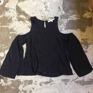 Size M, black, cold shoulder too